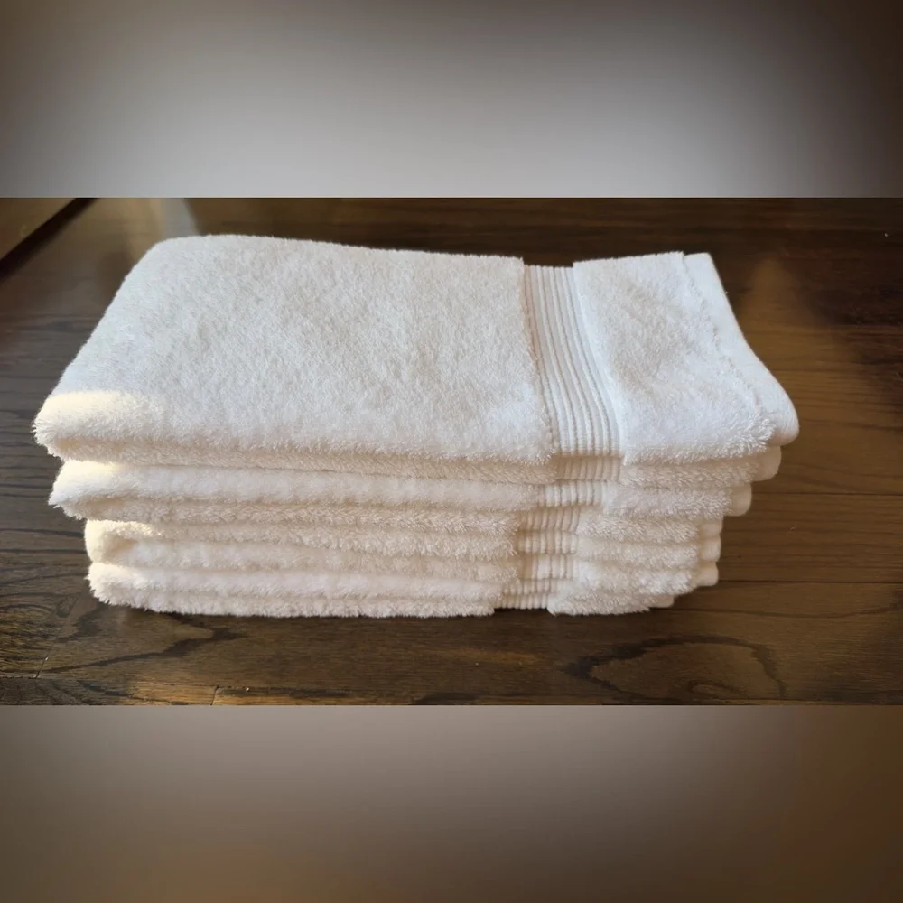 Set of 4 Hudson Park Collection hand towels
